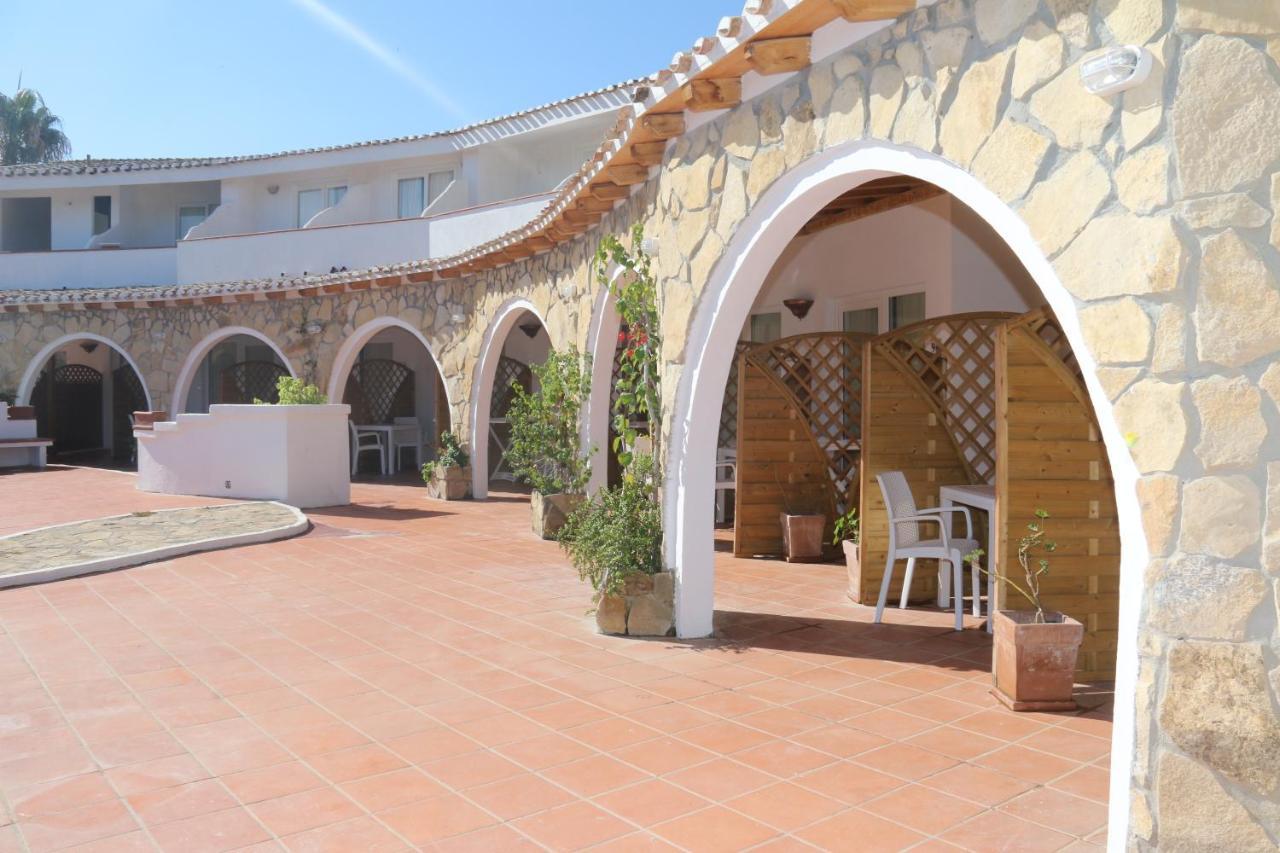 Hotel Altura Villasimius Exterior foto