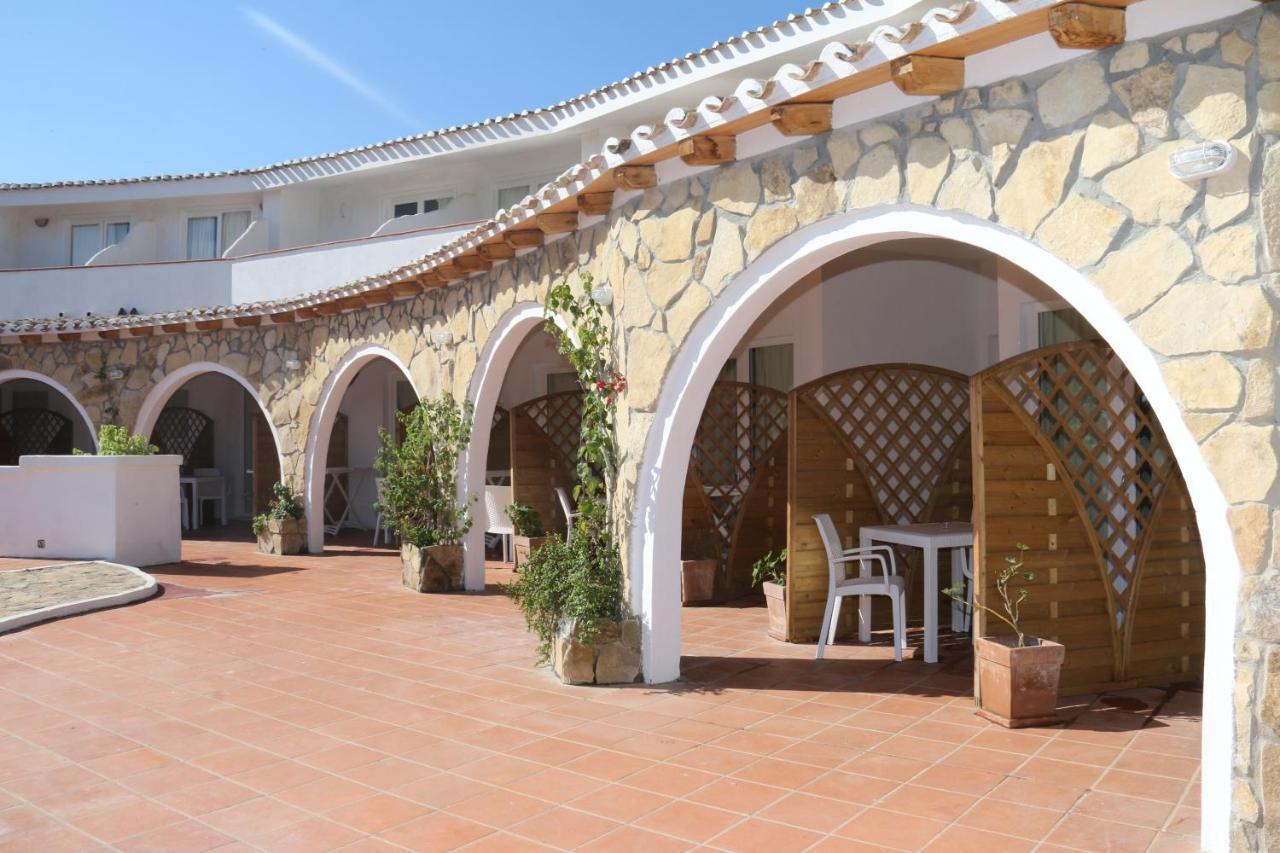 Hotel Altura Villasimius Exterior foto